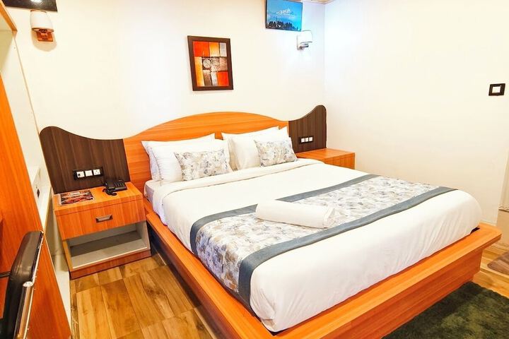 Room 2 of 35