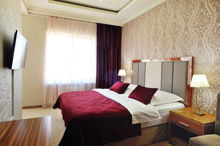 Room 6 of 37