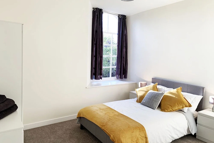 Room 2 of 4