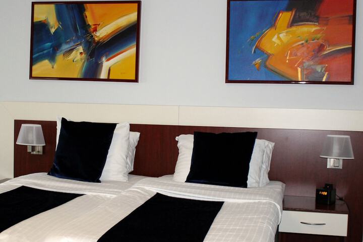 Room 3 of 72