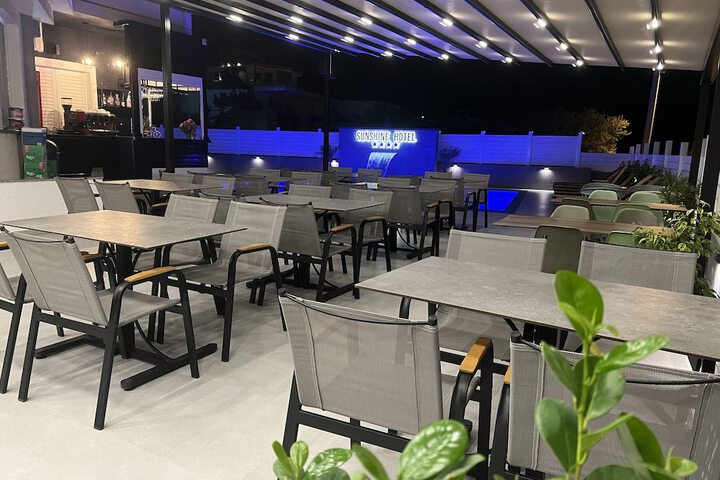 Lounge 57 of 113