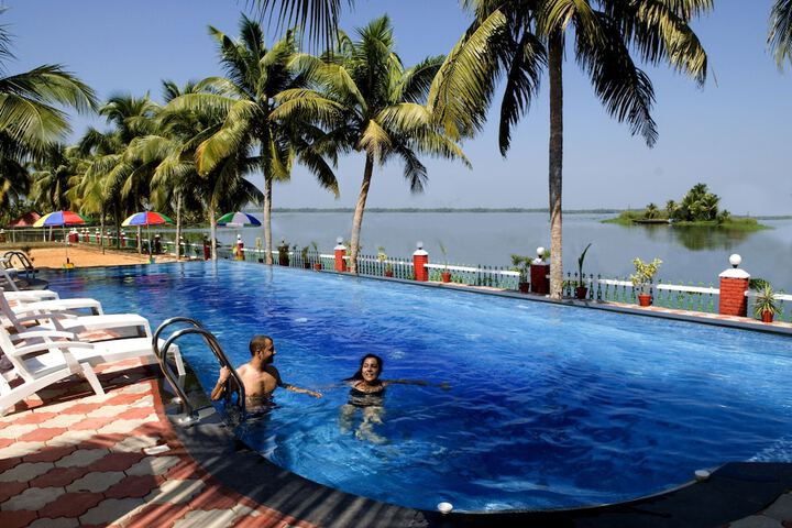 Hotel with Pool