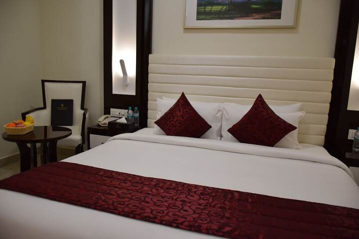 Room 5 of 28