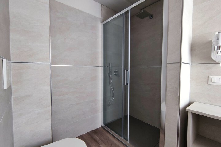 Room 15 of 30