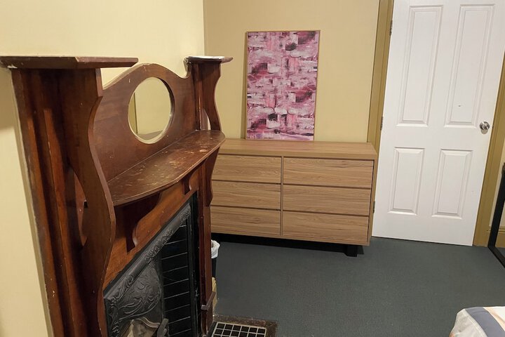 Room 4 of 17