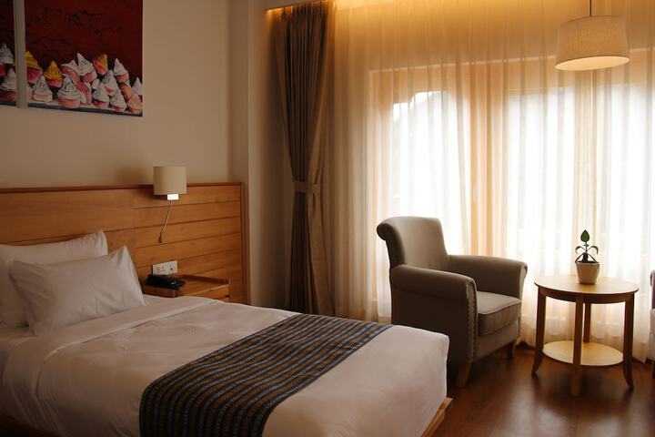 Room 4 of 18