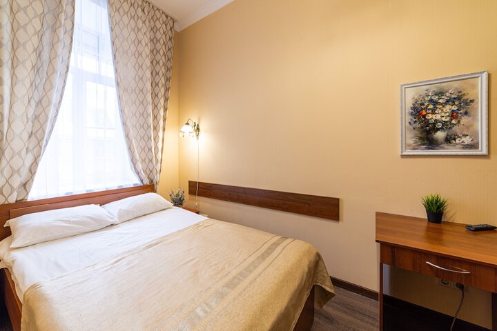 Room 16 of 176