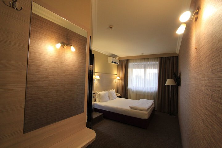 Room 18 of 42