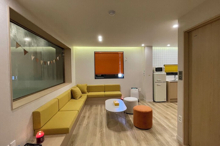 Room 32 of 60
