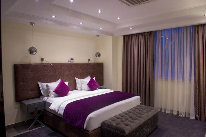 Room 10 of 33