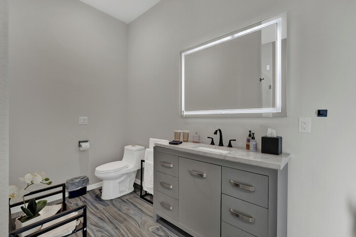 Room 6 of 28