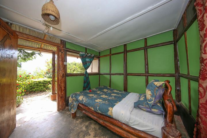 Room 5 of 7