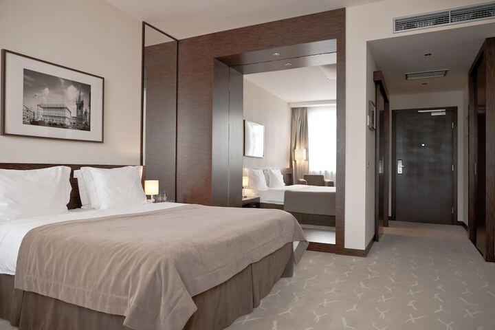 Room 7 of 34