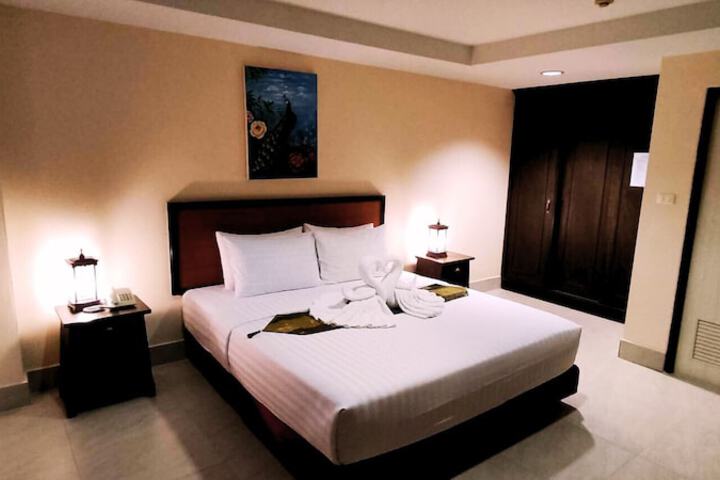 Room 17 of 48