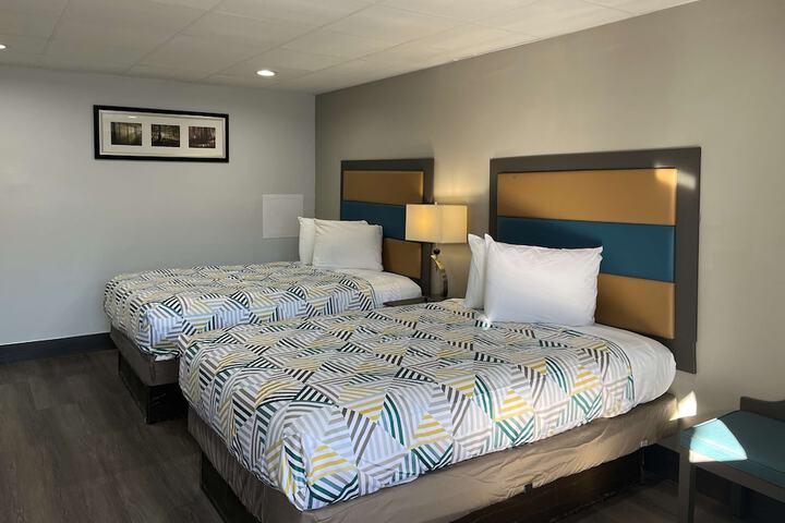 Deluxe Room 2 Double Beds Refrigerator, Microwave (7 of 7)