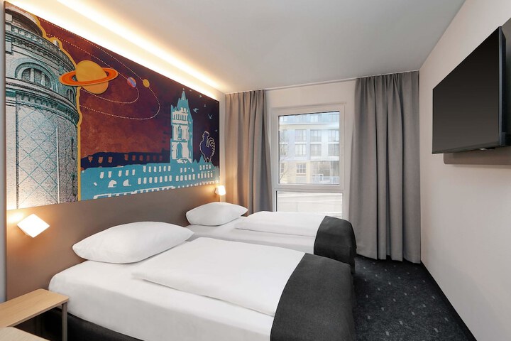 Room 5 of 28