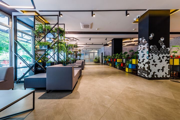 Entrance & Lobby