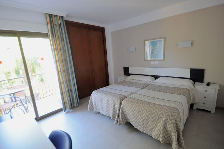 Room 5 of 40