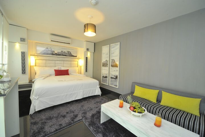 Room 3 of 17