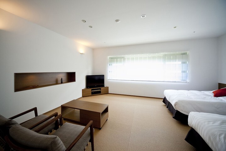 Room 10 of 77