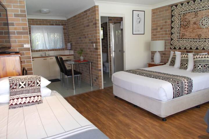 Room 8 of 33