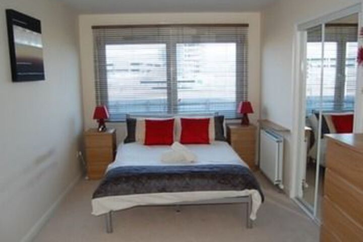 Room 8 of 12