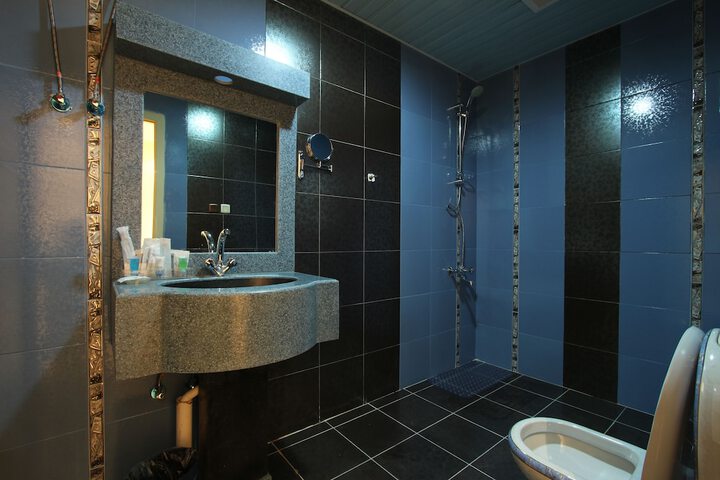 Room 16 of 29