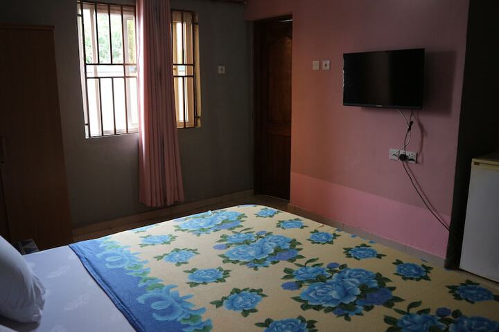 Room 14 of 37