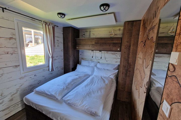 Room 7 of 19