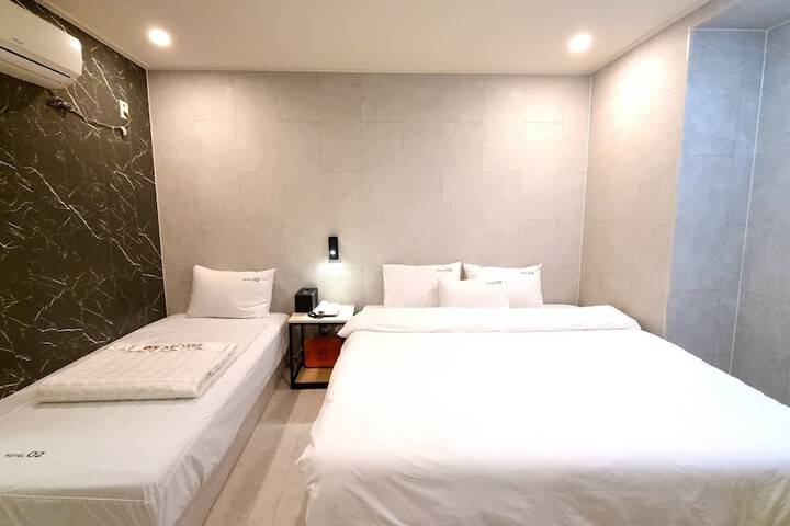Room 8 of 15