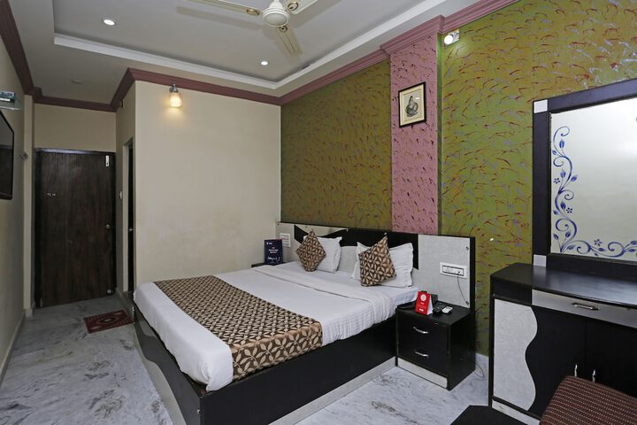 Room 8 of 14