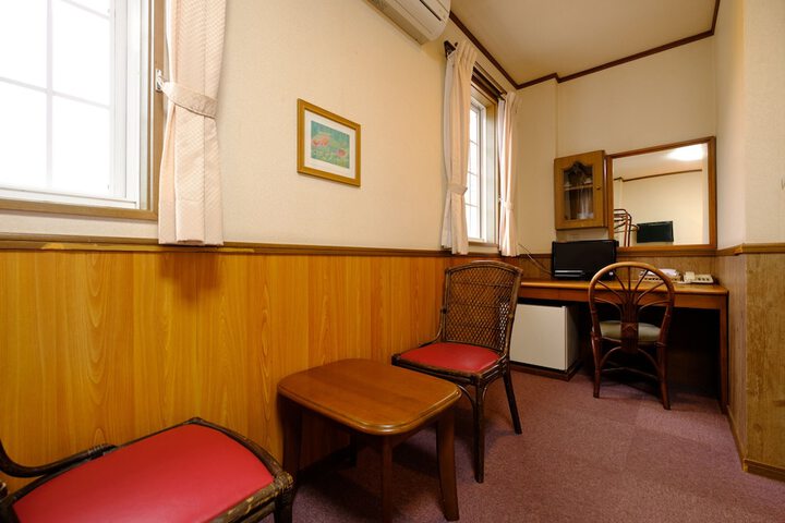 Room 9 of 94