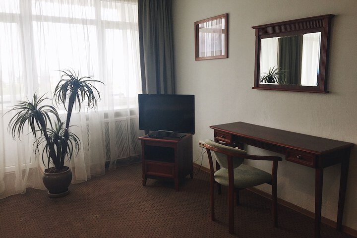 Room 10 of 24