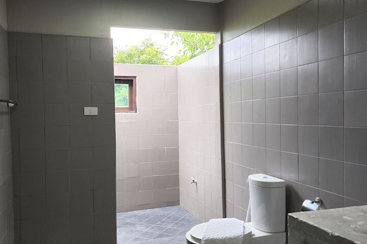 Room 10 of 14