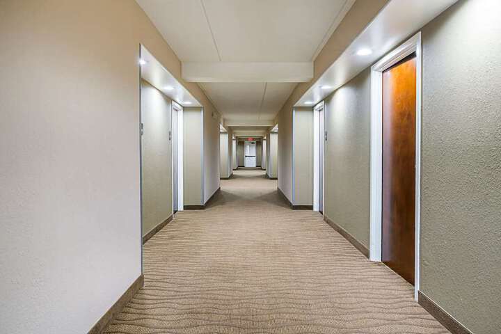 Ballroom/Hall 8 of 10
