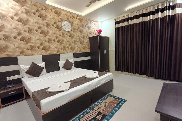 Room 30 of 76