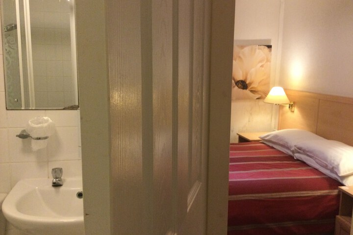Room 123 of 170