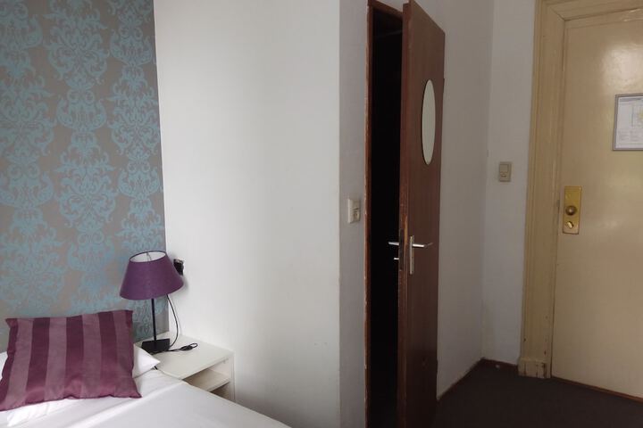 Room 30 of 54