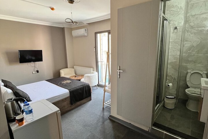 Room 5 of 14