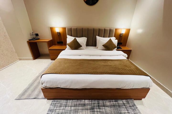 Room 3 of 20