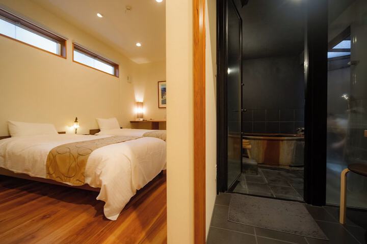 Room 27 of 96
