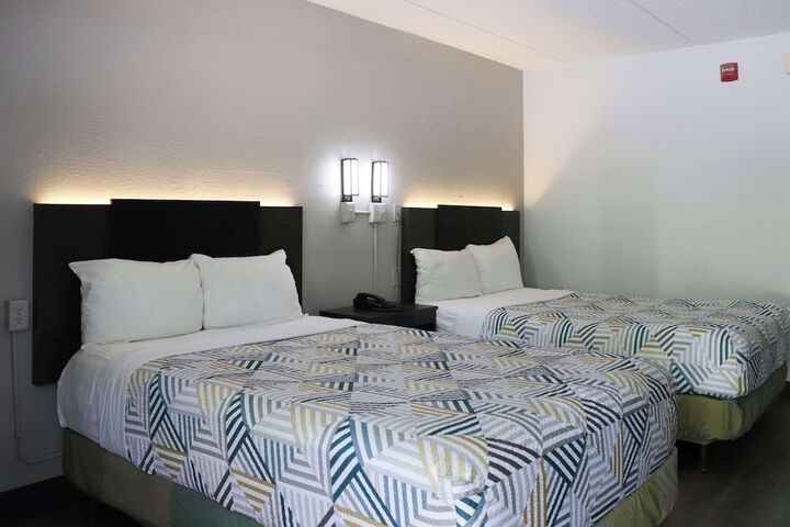 1 King Bed (1 of 10)