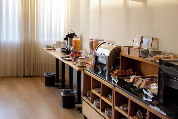 Breakfast/Coffee Service 24 of 31