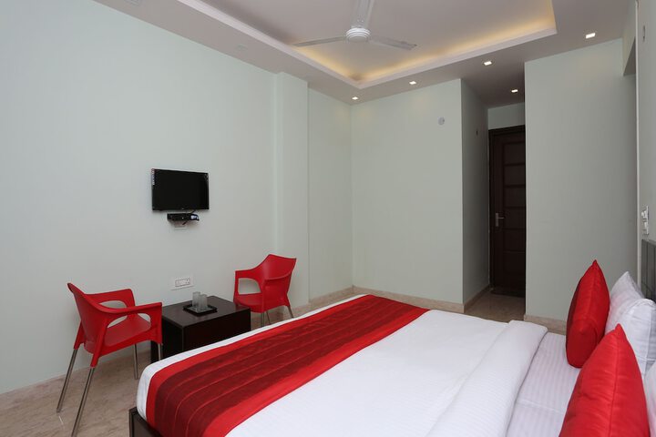 Room 8 of 16