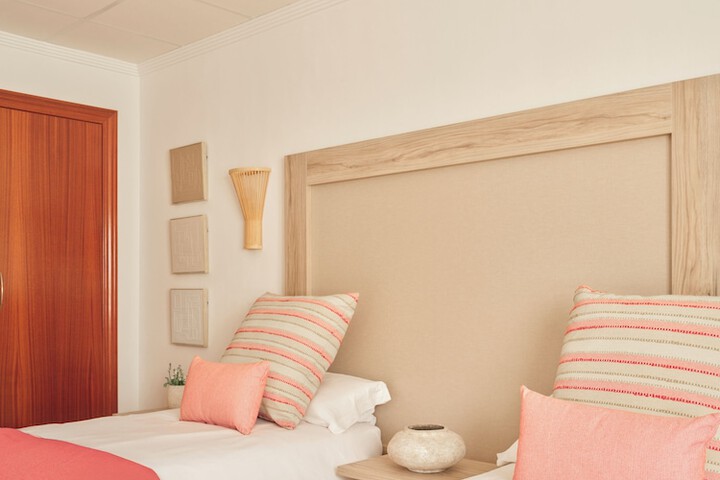 Room 5 of 44