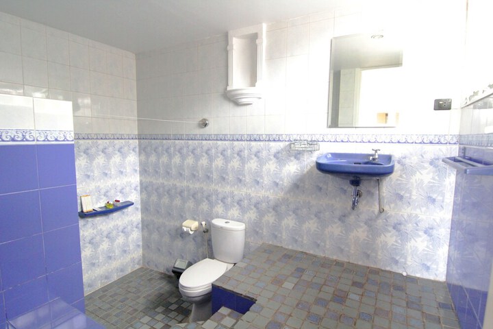 Room 42 of 66