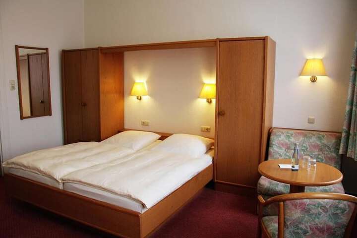 Room 8 of 30