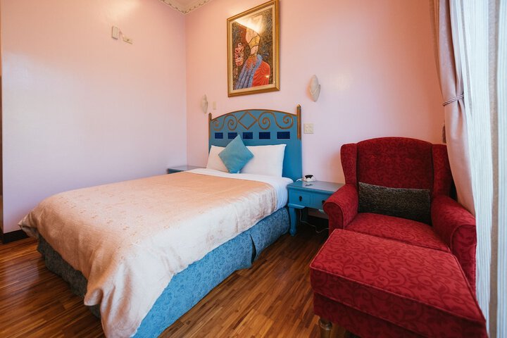 Room 10 of 84