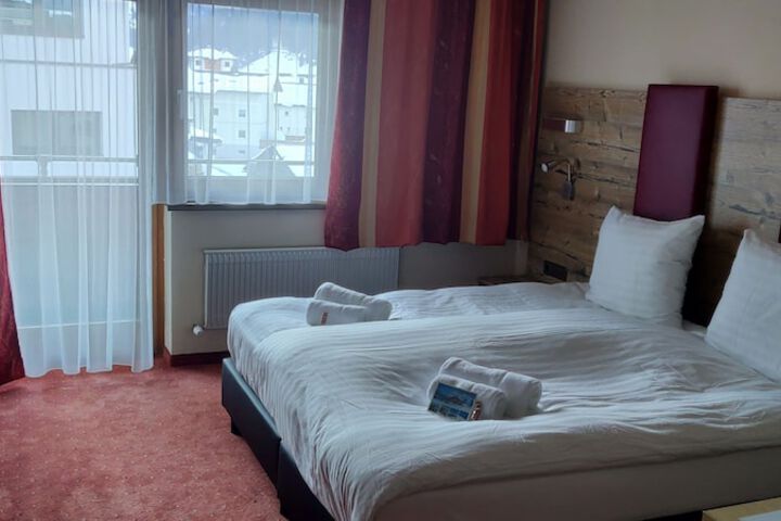 Room 4 of 21