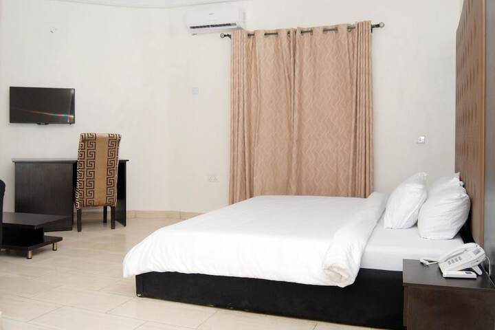Room 5 of 28